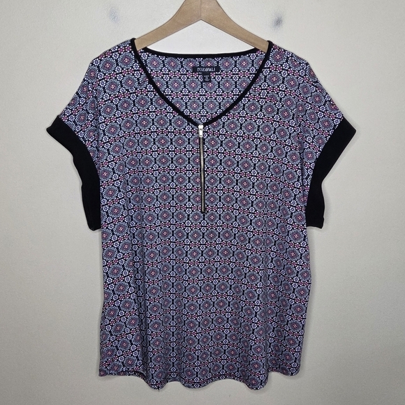 Roz & Ali | V-Neck Medallion Short Sleeve Top with Gold Zipper Detail Size 2X - Picture 1 of 5